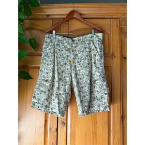 LRG unique print of trees or branches Cargo Short SZ 34